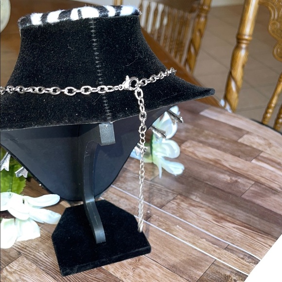 Elegant Turquoise and Silver Necklace Set - Picture 3 of 5